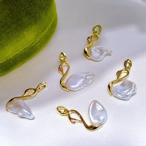 New 2021 Elegant Swan Pearl Pendant Necklace With Baroque Beads Pendant Chain Jewelry For Girl