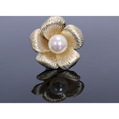 Elegant Vintage SLV or Gold Color Shell Pearl Flower Collar Pin Brooches Fashion Jewelry for Women