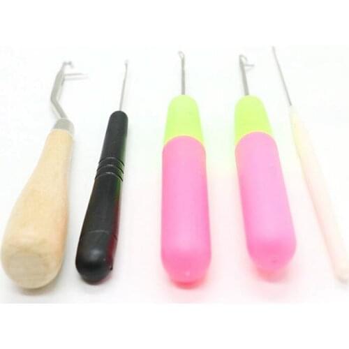 Quality Set of 5 Different Size Bent Latch Hook Crochet Needle Hook, 1 Pieces Wooden Bent Latch Hook and 4 Size Latch Hook