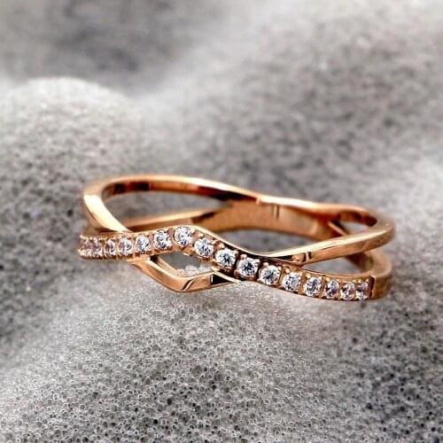 Classic Beautiful Double W Crossed Ring Stainless Steel High Quality Design Inlaid Zircon Ring For Women Rose Gold Jewelry Gift