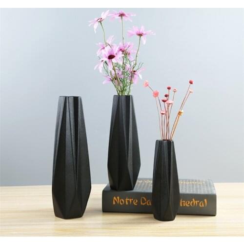 Modern Simple Ceramic Vases White/Black Tabletop Origami Vase European Fashion Flowerpot Creative Wedding Gifts Home Decoration