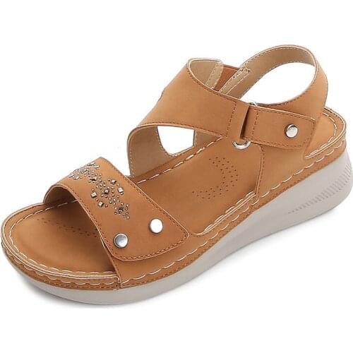 Womens Outdoor Beach Slippers 2021 New Ladies Sandals Non-Slip Sandals Foam Sole Durable Sandals