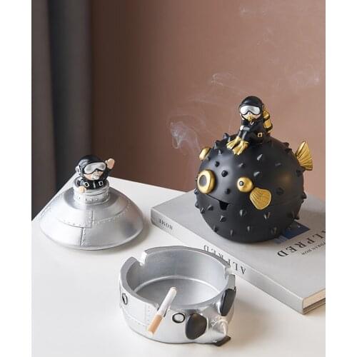 Creative Astronaut Ashtray With Lid Cute Ash Tray Smoking Weed Gift For Boyfriend Home Decoration Accessories