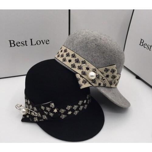 The spring and autumn period new winter wool Baseball cap riding hat female fashion tide