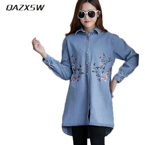 QAZXSW 2018 New Plus Size Women Denim Jacket Spring Flower Jacket Embroidery Jeans Coats Women Jean Shirt Casaco Feminino HB557