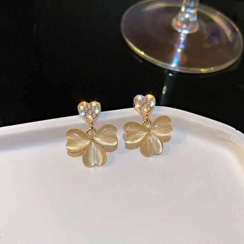 2021 New Korean Sweet Flowers Temperament Women Drop Earrings Fashion Contracted Senior Metal Heart Earrings