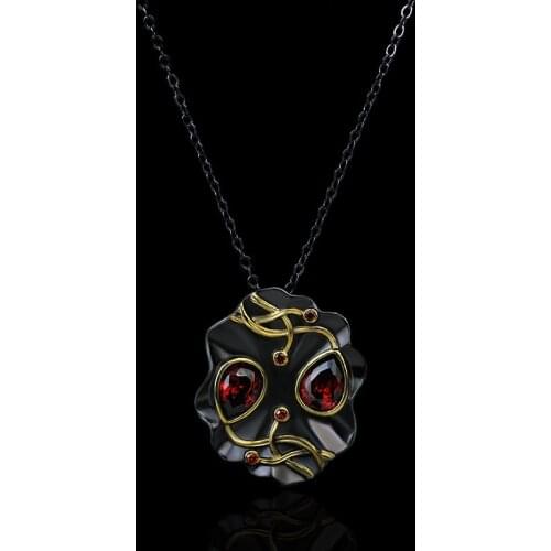 2021 New Fashion Black Gold Pendant Necklace Retro Irregular Shape Red Zircon Pendant Jewelry Womens Party Gift Sweater Chain