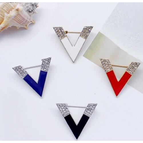 Fashion Simple V Shape Metal Brooches Pearl Crystal Rhinestone victory For Women Scarf Clip Scarves Buckle Holder Shawls Jewelry
