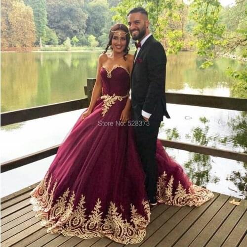 YNQNFS W62 Ruched Sweetheart Princess Burgundy Gold Wedding Dress Bridal Gown Robe de Mariee Vestido de Noiva