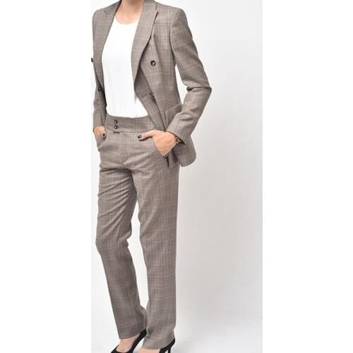 The elegant fabric of 2021SS suit with wool waist check will be soft and comfortable