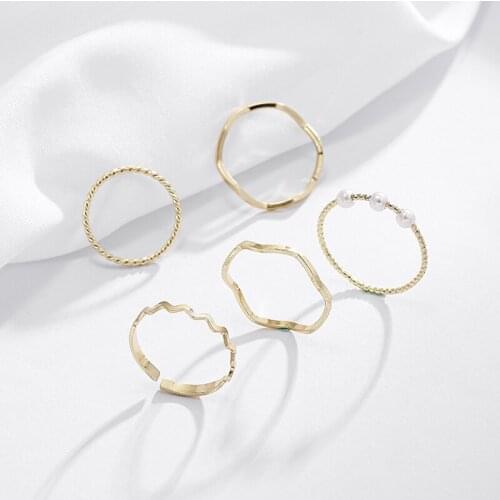 Charming Womens 5-Piece Gold Color Ring Set Fashion Simple Wave Shape Pearl Ring Accessories Elegant Ladies Party Jewelry