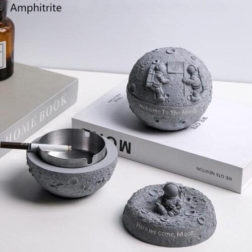 Nordic Astronaut Ornaments Creative Ashtray Storage Box Round Home With Anti-flight Ashtray Lid Decoration Of The Living Room