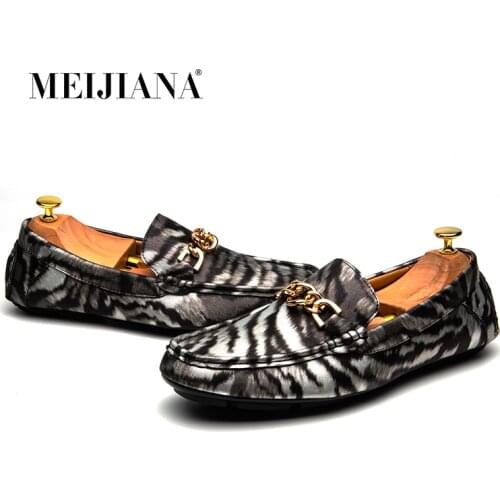 MEIJIANA Brand Leather Driving Shoes Fashion Boat Shoes Men Flats 2018 New Men Casual Shoes Zebra Pattern Mens Slip on