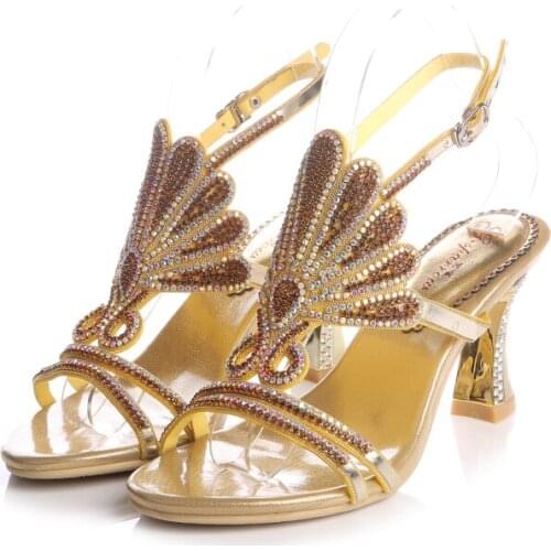 2019 Fashion Noble Gold Open Toe Thick Heel Sandals Retro High Heels Scallop Pattern Rhinestone Sandals Wild Wedding Shoes 8CM