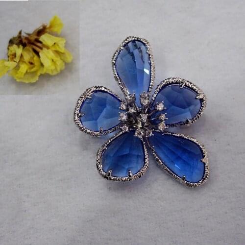 Brooch of Copper with Glass Stone Fashion Jewelry