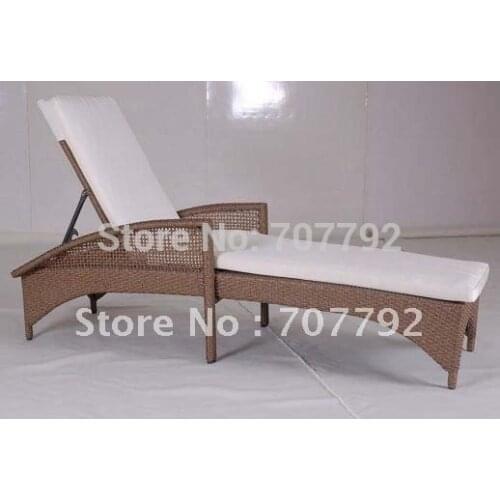 Hot sale SGZA-0037 Urban rattan chaise lounge with wheels