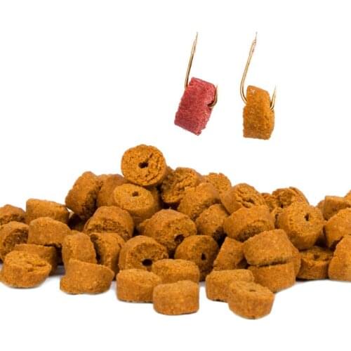 100pcs Red Carp Fishing Hollow Bait Grass Carp Baits Fishing Baits Lure Formula Insect Particle Pellets Hook Crucian Grass Lures