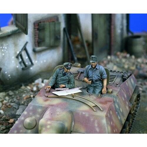 WWII German resin soldier tank crew two-person kit model 1：35