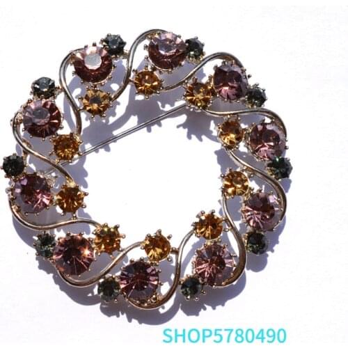 Fashion Jewelry Multi Color Floral Brooches for Women Rhinestone Garland Elegant Breast Pin Ladies Gifts Coat Accessories