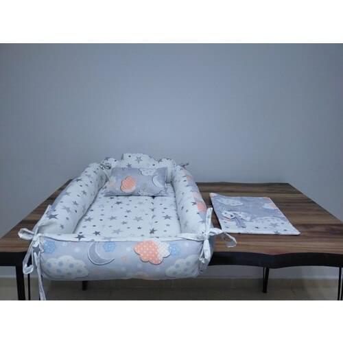 Miniks Babynest and Cloth Baby Mother So Main Lap and Bed