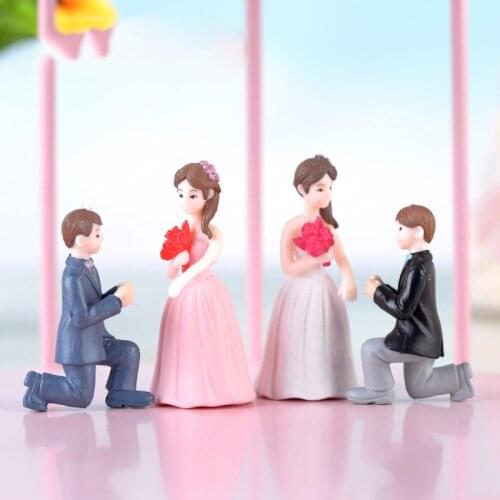Wedding Proposing Couple Doll Ornament Figures For Wedding Room Decoration Micro Crafts