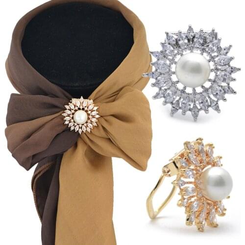 Spot zircon high-end fashion new round pearl scarf buckle Wild clothes clip silk scarf factory outlet