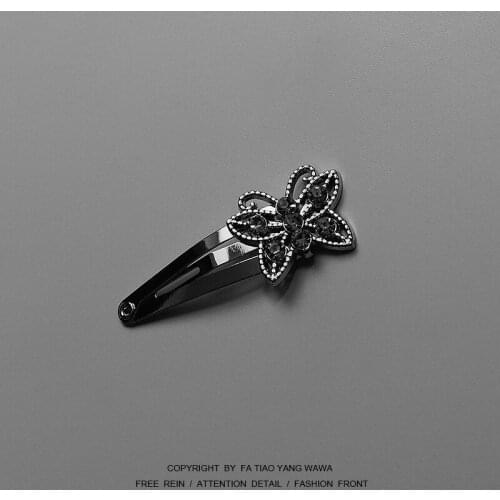 Butterfly with and dark hairpin