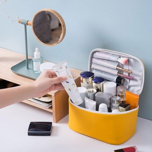 Travel Cosmetic Bags Makeup Case with Handle Makeup Organizer with Compartments Portable Waterproof Cosmetic Storage Case