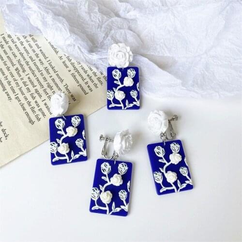 Sweet Retro Rose Earrings Women Flower Blue Korean Ins Style No Pierced Ear Clips Summer 2021 New Fashion Acrylic Vintage Dangle