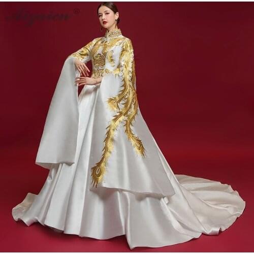 Luxury Embroidery Cheongsam Chinese Evening Dress 2019 Fashion Bell Sleeve Phoenix Qipao Modern Oriental Style Dresses White