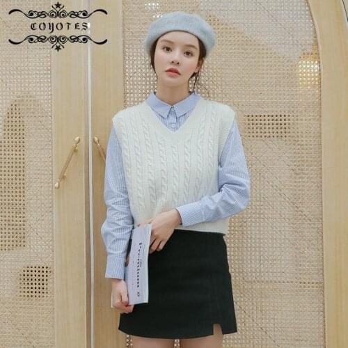 Sweater Vest Women V-neck Knitted Short Style Solid Sweaters Vests Womens Daily Leisure Wool Waistcoats Chic Sleeveless Outwear