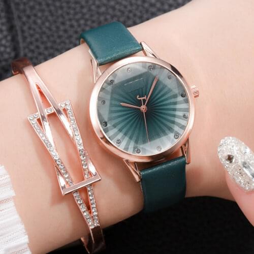 1Pcs New Fashion Luxury Watches Women Alloy Gradient Color Quartz Bracelet Watch Ladies Dress Watches Starry Clock