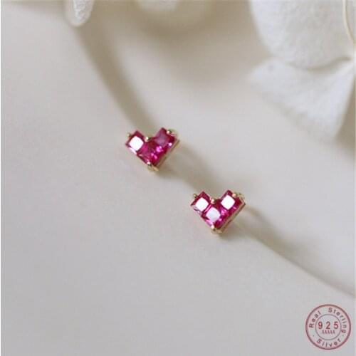 925 Sterling Silver French Simple Red Crystal Heart Stud Earrings Women Light Luxury Temperament Wedding Jewelry Gift