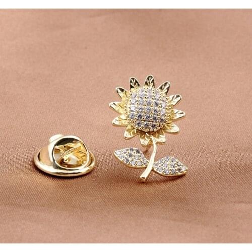 Trendy Cute Gold Color Micro Pave Sunflower Brooch Simple Shiny Zircon Copper Cardigan Collar Pin Accessories Brooch Pin Jewelry