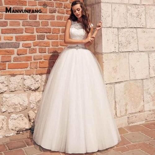 Custom Made O-Neck Embroidery Appliques Tulle Cap Sleeve Bridal Ball Gown Luxury Crystal Belt Button Court Train Wedding Dress
