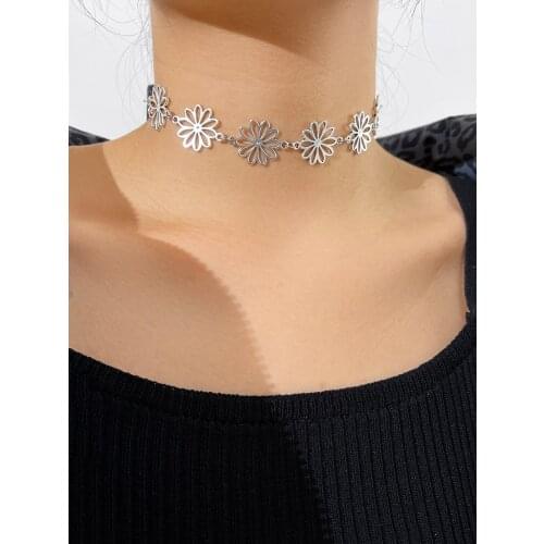 Metal Silver Color Daisy Clover Necklace for Women Trendy Punk Flower Choker Chain Around the Neck Couple Collar Gift Jewelry