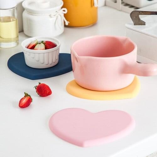 Sweet Heart-shaped Anti-scalding Silicone Heat Insulation Thickened Place Mats For Dining Table Kitchen Accessories Eco-Friendly