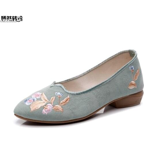 2020 New Flower Cotton Shoes Womens Antique Shoes Pointed Toe Floral Embroidered Flats Elegant Cheongsam Shoes Woman