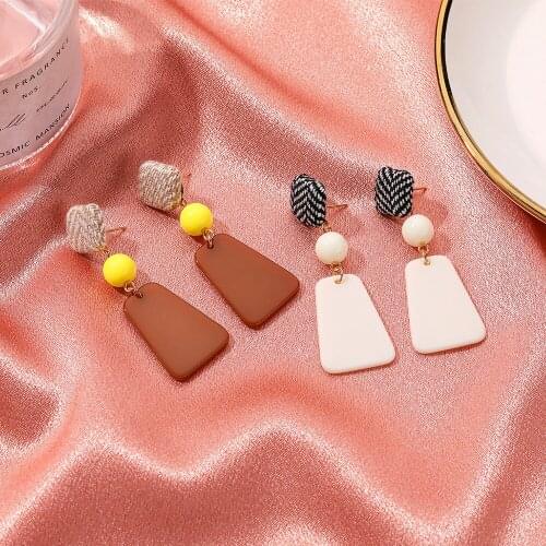 QiLuxy New Contrast Color Geometric Long Drop Earrings for Women Fashion Vintage Statement Dangle Earrings Female Jewelry
