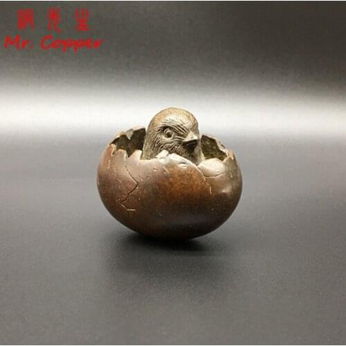 Antique Bronze Broken Egg Shell Chicken Ornament Lucky Endless Feng Shui Decorations Copper Chick Tea Pet Desk Decor Accessories