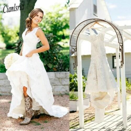 2020 Rustic Cowgirl Boots Lace Wedding Dresses Boho v-neck flowes Country Bridal Dress V-Neck Bohemian Wedding Gowns Custom Made