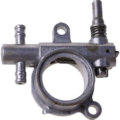 2500/3800 Chainsaw Spare Parts Chainsaw Oil Pump With Worm Drive Gear Fits 25CC N58A