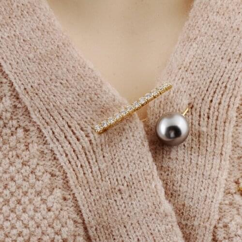 New Womens Fashion Small Brooch Simple Pearl Zircon Pins Anti-glare Sweater Coat Needle Brooches for Women Costume Jewelry Acce