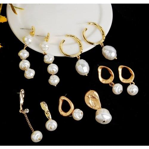 New Fashion Loop Irregular Natural Freshwater Pearl Earrings For Women Geometric Asymmetry Metal Pearl Dangle Earring Jewelry