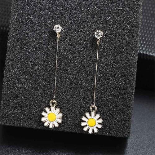 Long Flower Earrings 2021 New Wave Shape Asymmetric Delicate Small Daisy Earrings Female Ear Jewelry Fashion Earrings Party Gift