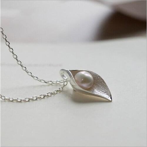 Fashion White Torus Pearl Ginkgo Leaf Dewdrop Elegant Necklace for Women Ladies Charm Accessories Wedding Nignt Party SN133