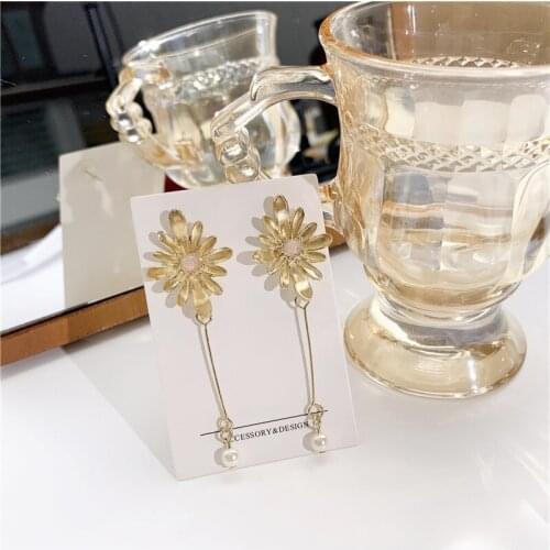 Vintage Baroque Metal Flower Petal Pearl Inlaid Tassel Drop Earrings Korean Fashion Pendent Earrings for Women Girls Ear Jewelry