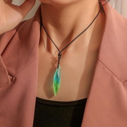 Fashion Colorful Gradual Resin Pendant Necklace Handmade Adjustable Natural Wood Resin Necklace Sweater Chain Women Jewelry Gift