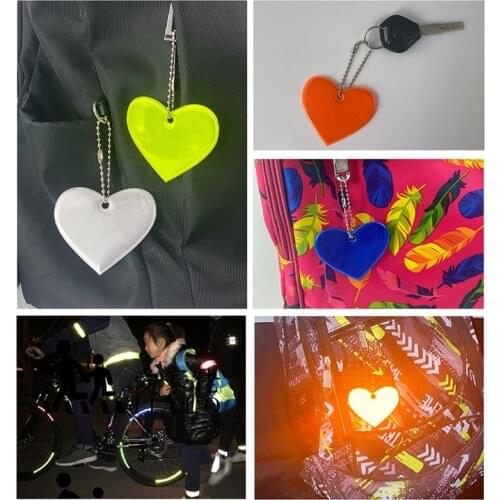 Child Safety Reflector Key Ring Heart-shaped Ultra Reflective Gear Keychain for Clothing Bags Backpacks Strollers Wheelchairs