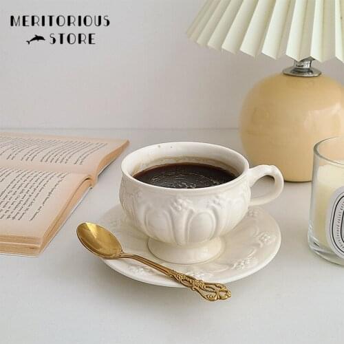 Cutelife Nordic Carved White Ceramic Cup Vintage Breakfast Drinkware Reusable Coffee Cup Set Wedding Decorative Handle Tea Cup